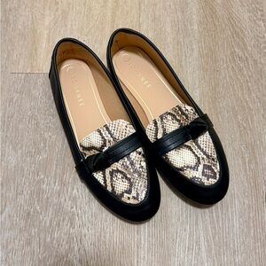 Journee Collection Black and Tan Snake Print Loafers